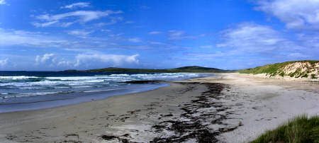 Another picture of a sandy beach in a bay