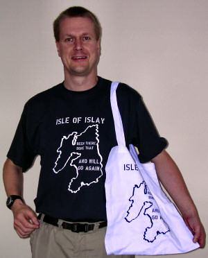 Picture of Armin wearing his t-shirt and carrying the shopping bag