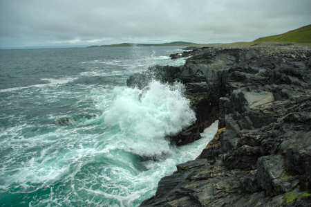 Picture of waves breaking on a rocky shore on the Isle of Islay
