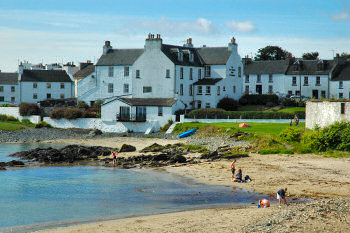 Picture of a hotel (Port Charlotte Hotel on Islay) overlooking a beach