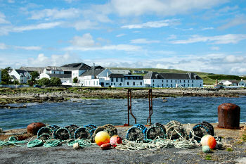 Picture of Bruichladdich distillery on Islay seen from the pier
