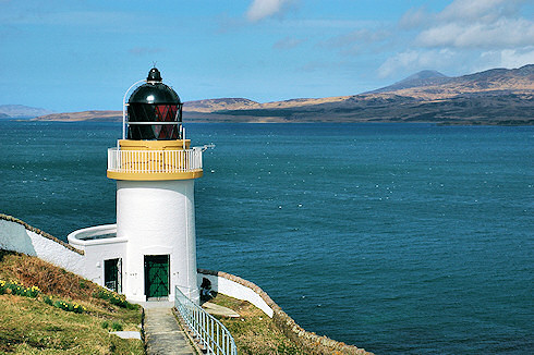 Picture of a lighthouse at the top of a sound between two islands