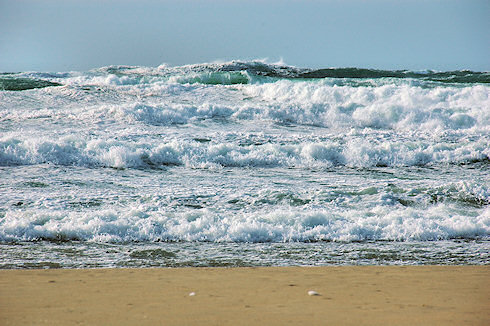 Picture of waves breaking at a beach