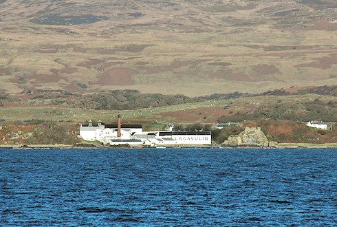 Picture of Lagavulin distillery seen from the sea