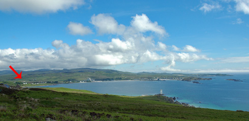 Picture of a wide bay with a village and a beach