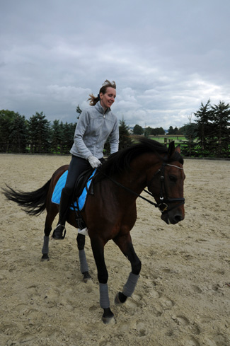 Picture of Imke Grewe riding her horse Brioso