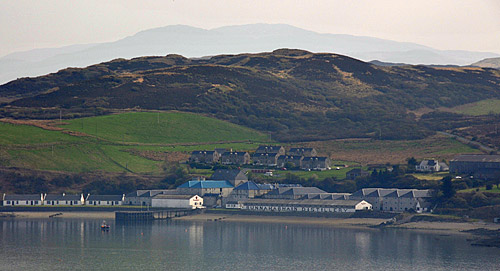 Picture of Bunnahabhain distillery seen from the hills across the bay